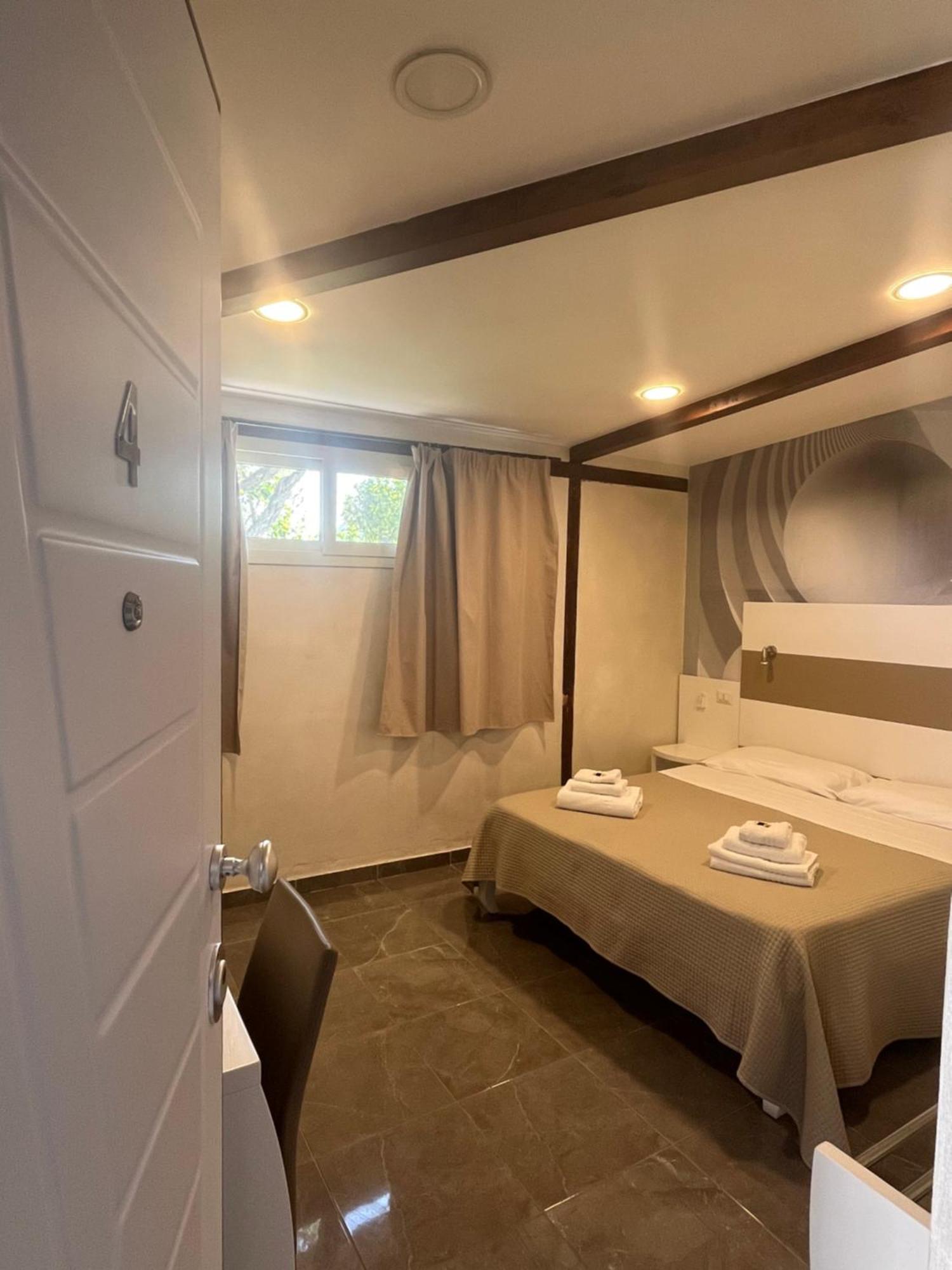 Afrodite Accomodation Тропеа Екстериор снимка