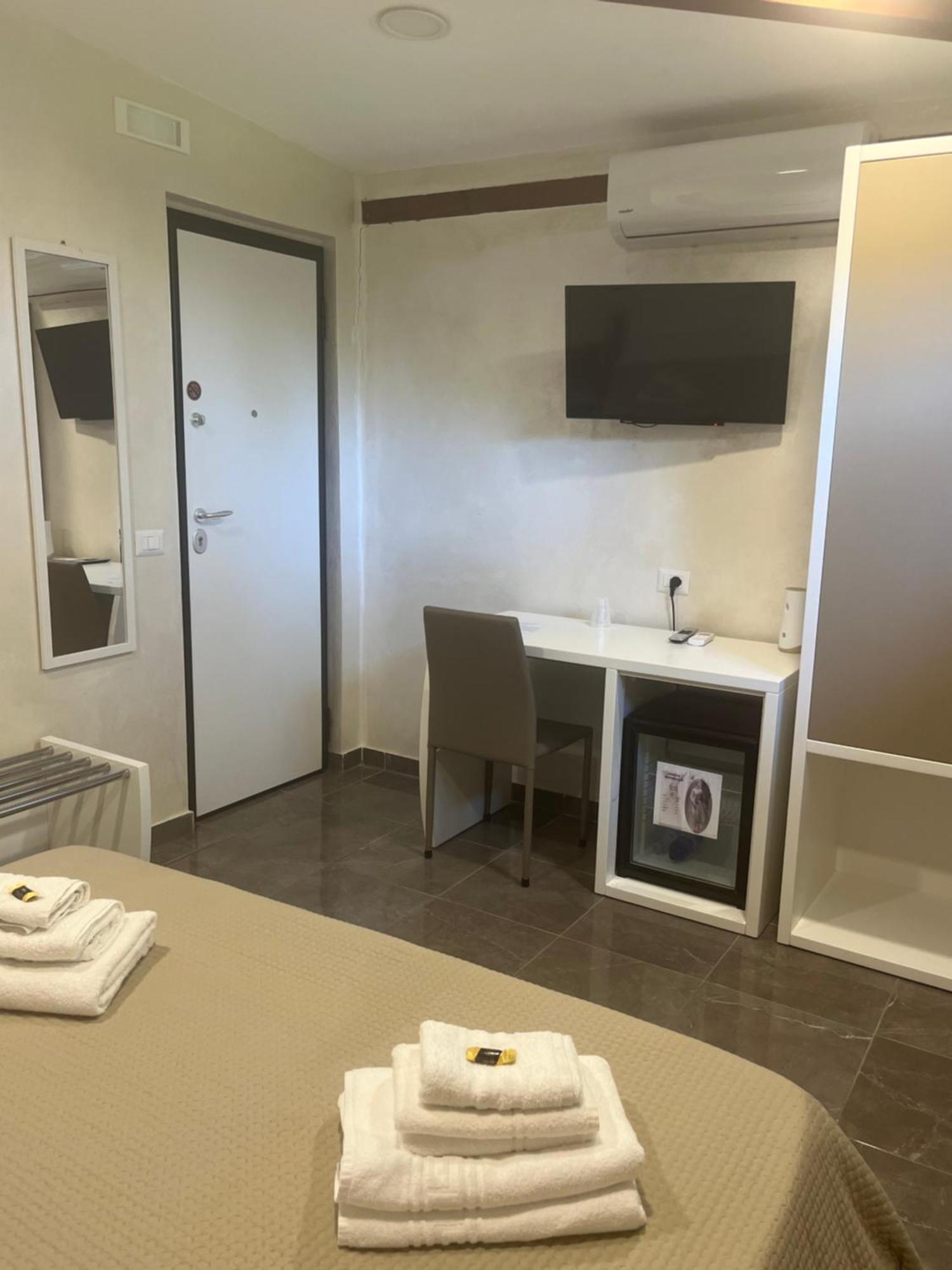 Afrodite Accomodation Тропеа Екстериор снимка