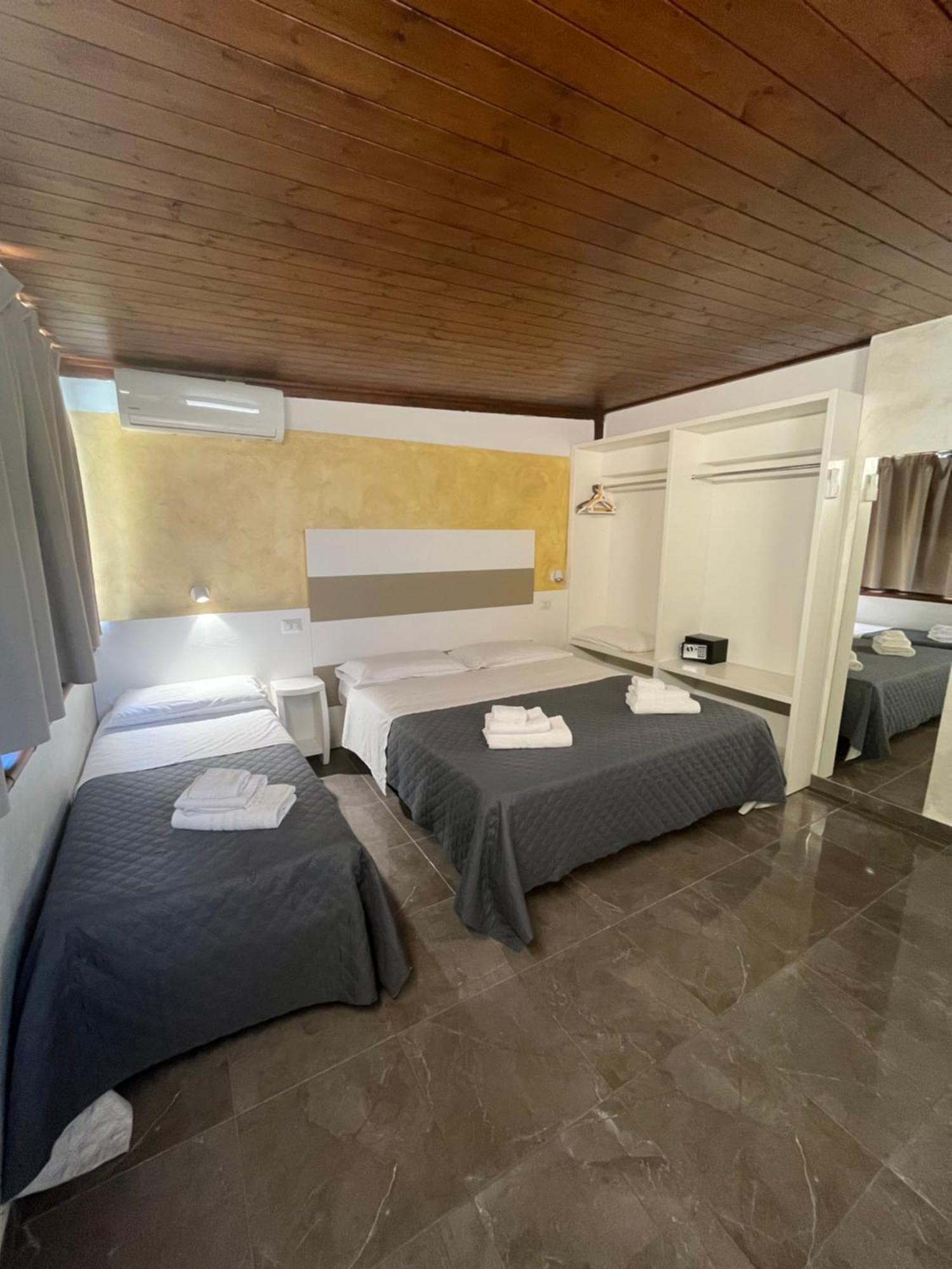 Afrodite Accomodation Тропеа Екстериор снимка